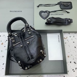 バレンシアガ バッグ アウトレット