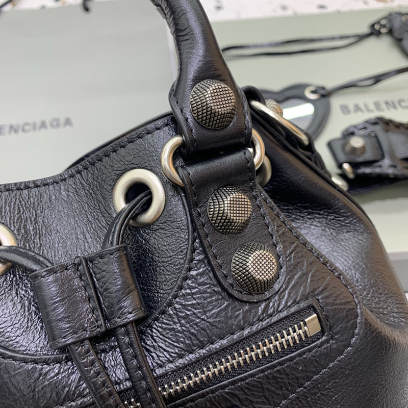 バレンシアガ アウトレット BALENCIAGA ルカゴールXS バゲットバッグ 7024321VG9Y1000 ブラック ラムスキン バレンシアガ バッグ アウトレット - 画像 (4)