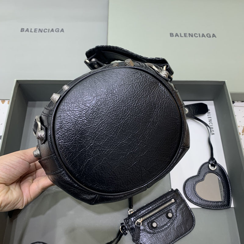 バレンシアガ アウトレット BALENCIAGA LE CAGOLE XSバケットBAG 7024311VG9Y1000 ブラック ラムスキン バレンシアガ バッグ アウトレット - 画像 (6)