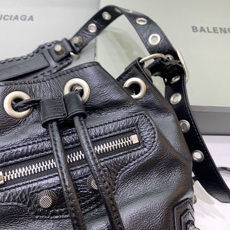バレンシアガ アウトレット BALENCIAGA LE CAGOLE XSバケットBAG 7024311VG9Y1000 ブラック ラムスキン バレンシアガ バッグ アウトレット - 画像 (5)