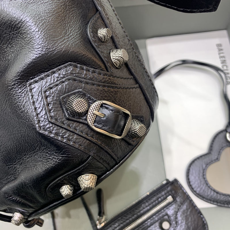 バレンシアガ アウトレット BALENCIAGA LE CAGOLE XSバケットBAG 7024311VG9Y1000 ブラック ラムスキン バレンシアガ バッグ アウトレット - 画像 (4)