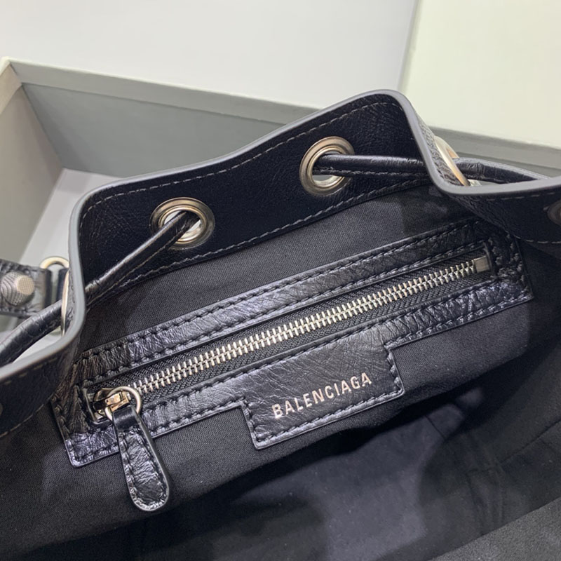 バレンシアガ アウトレット BALENCIAGA LE CAGOLE XSバケットBAG 7024311VG9Y1000 ブラック ラムスキン バレンシアガ バッグ アウトレット - 画像 (2)