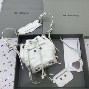 バレンシアガ バッグ アウトレット