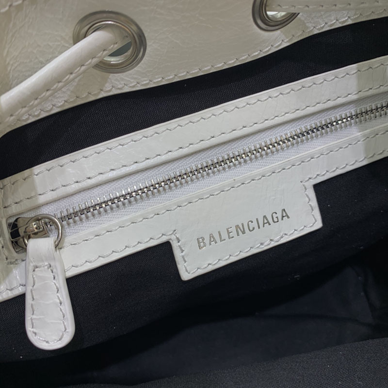 バレンシアガ アウトレット BALENCIAGA LE CAGOLE XSバケットBAG 7024311VG9Y9104 ホワイト ラムスキン バレンシアガ バッグ アウトレット - 画像 (3)