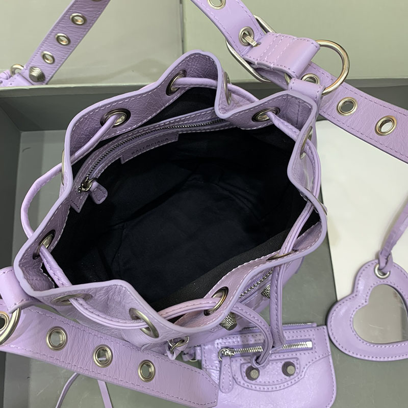 バレンシアガ アウトレット BALENCIAGA LE CAGOLE XSバケットBAG 7024311VG9Y5306 ライトパープル ラムスキン バレンシアガ バッグ アウトレット - 画像 (4)