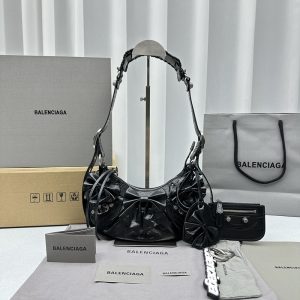 バレンシアガ ショルダーバッグ 人気
