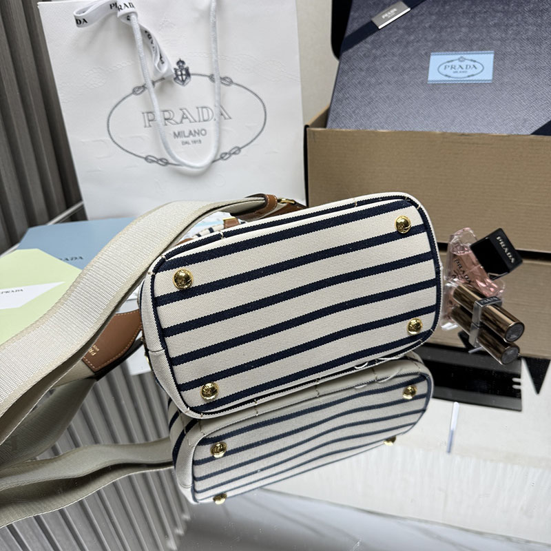 プラダ アウトレット PRADA ストライプ コットンキャンバス ミニバッグ 1BA038_2HJN_F0C56_V_8OX アイボリー/ブルー H品 プラダ トートバッグ 人気 - 画像 (7)