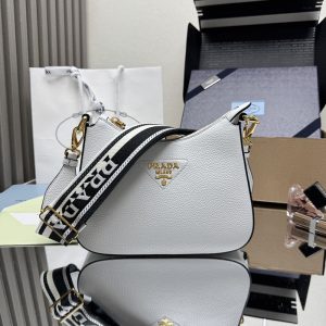 プラダ 斜めがけバッグ レディース