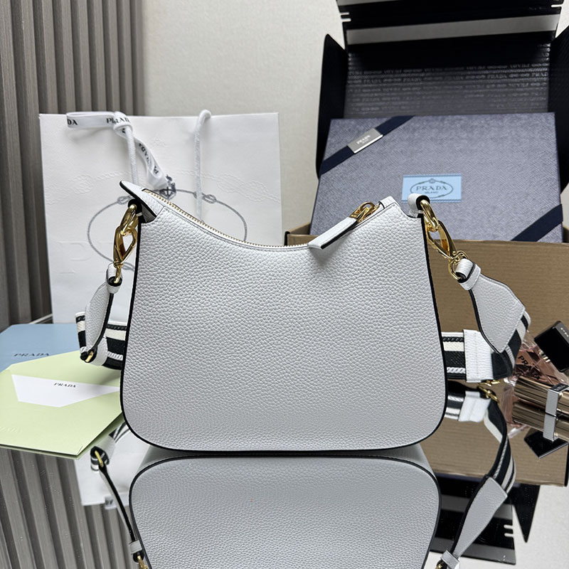プラダ アウトレット PRADA ソフトレザー トライアングル ロゴメタル 斜め掛け 1BH193 2DKV F097W ビアンコ H品 プラダ 斜めがけバッグ レディース - 画像 (9)
