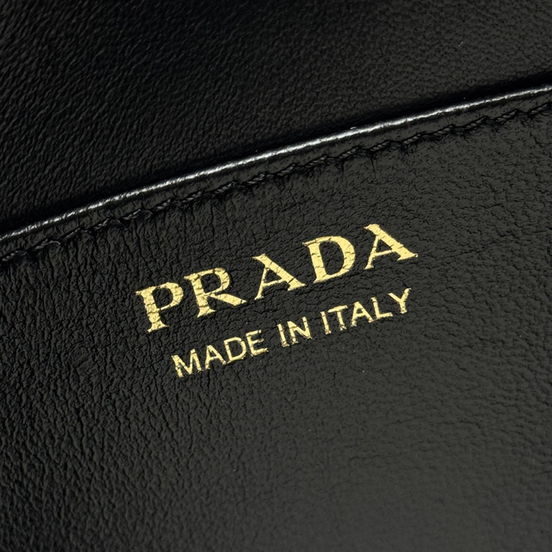 プラダ アウトレット PRADA ソフトレザー トライアングル ロゴメタル 斜め掛け 1BH193 2DKV F097W ビアンコ H品 プラダ 斜めがけバッグ レディース - 画像 (2)