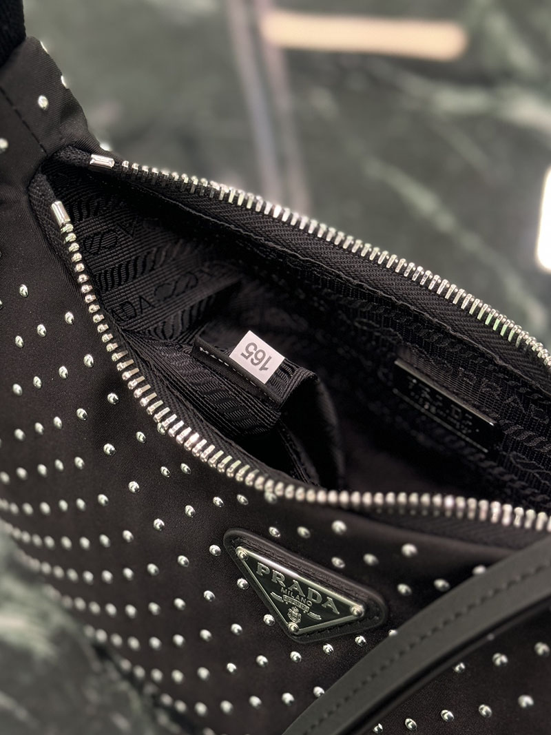 プラダ アウトレット PRADA プラダ Re-Edition クリスタル付 サテン 1BC515_2HGV_F0002_V_OOO H品 プラダ ミニバッグ アウトレット - 画像 (2)