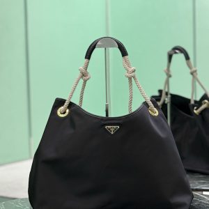 プラダ ショルダーバッグ 人気