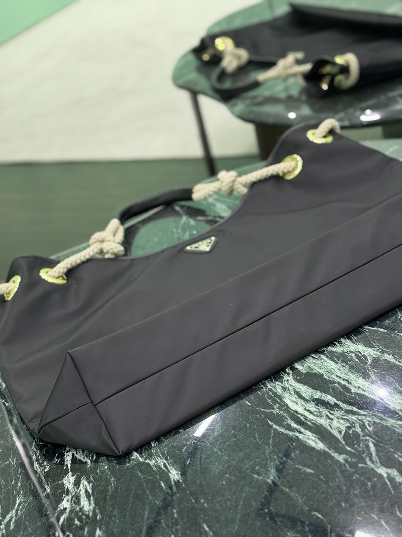プラダ アウトレット PRADA ロゴ Re-Nylon ショッピングバッグ 1BC244_2HG8_F0002_V_OOO ブラック H品 プラダ ショルダーバッグ 人気 - 画像 (4)