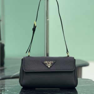 プラダ ショルダーバッグ 人気