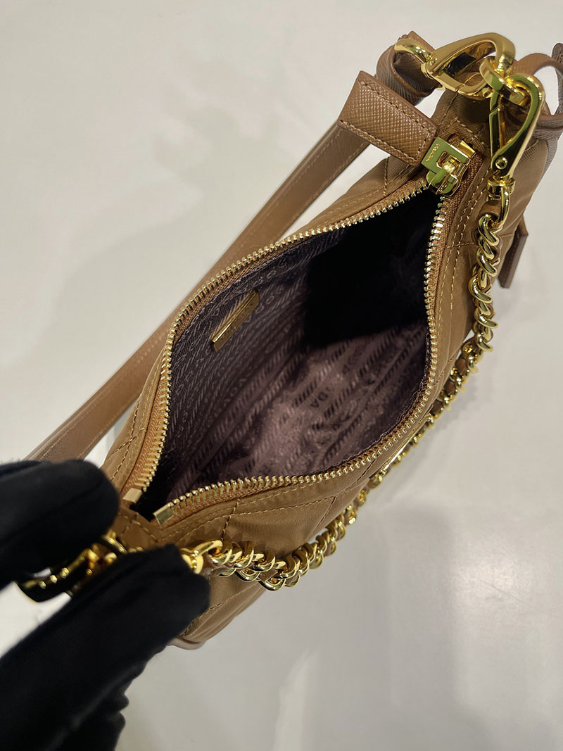 プラダ アウトレット PRADA ミニバッグ Re-Edition 1995 シェーヌ 1BC204_QOO2_AOS_F0134 ブラウン H品 プラダ ショルダーバッグ 人気 - 画像 (3)