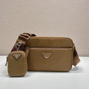 プラダ ショルダーバッグ メンズ 人気