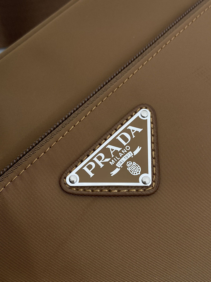 プラダ アウトレット PRADA Re-Nylon ショルダーバッグ 1BC167_RV44_F0046_V_B1M ブラウン H品 プラダ ショルダーバッグ メンズ 人気 - 画像 (4)
