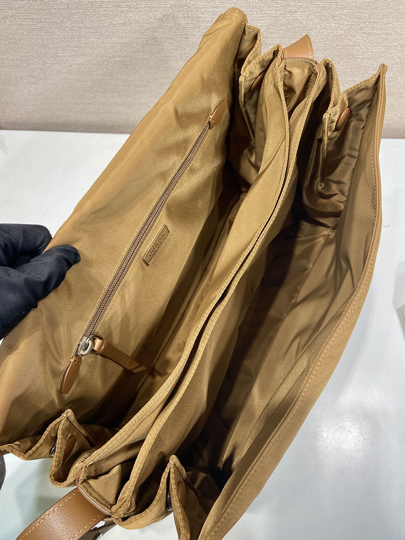 プラダ アウトレット PRADA Re-Nylon ラージ パデッド 1BD256_RDLN_F0134_V_OOO ブランデー H品 レディース プラダ ショルダーバッグ - 画像 (3)