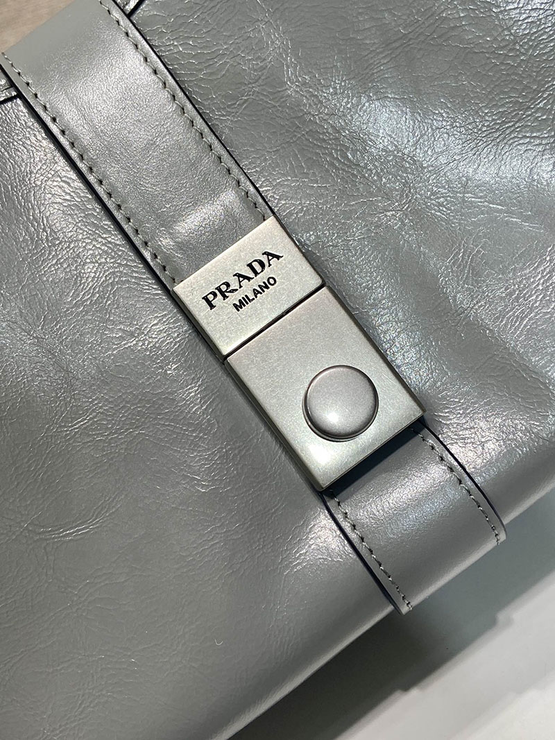 プラダ アウトレット PRADA ミディアム レザー トートバッグ 1BG563_2CYR_F0EMZ_V_OOO ライトブルー H品 プラダ バッグ アウトレット店舗 - 画像 (3)