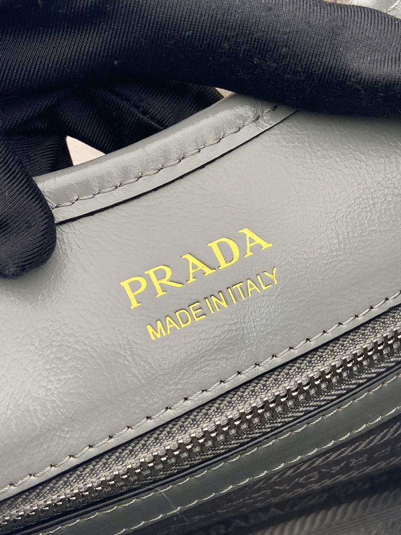 プラダ アウトレット PRADA ミディアム レザー トートバッグ 1BG563_2CYR_F0EMZ_V_OOO ライトブルー H品 プラダ バッグ アウトレット店舗 - 画像 (2)