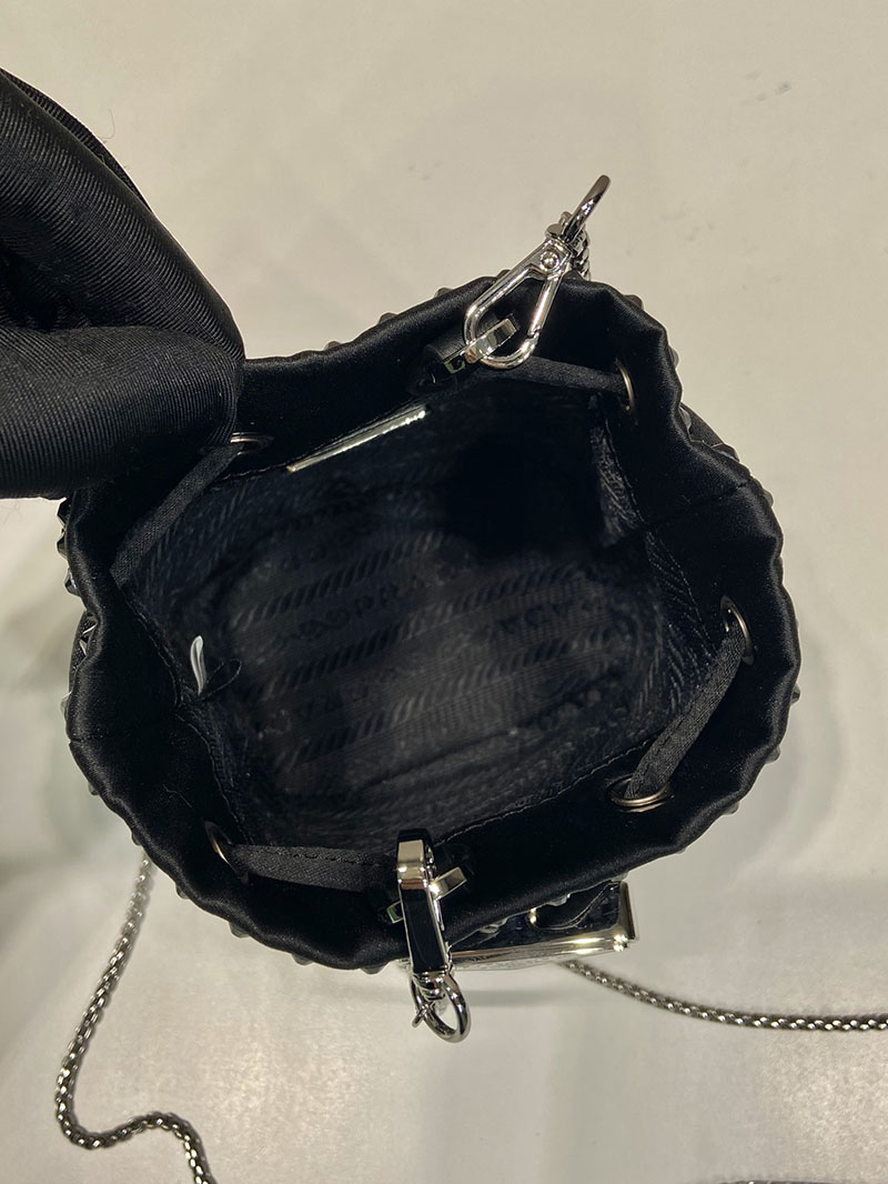 プラダ アウトレット PRADA Re-Edition 1978 Re-Nylon ミニバッグ 1NR016_2AWL_F0002_V_OOO ブラック H品 プラダ 巾着バッグ アウトレット - 画像 (3)