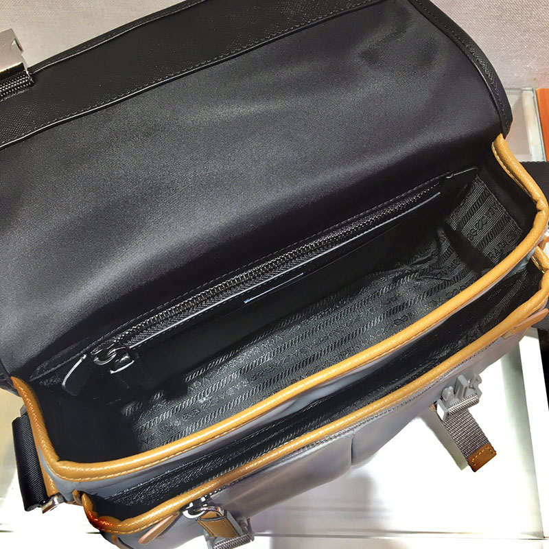 プラダ アウトレット PRADA Re-Nylon xサフィアーノレザー ショルダーバッグ 2VD768 ブラック H品 プラダ ショルダーバッグ メンズ 人気 - 画像 (3)