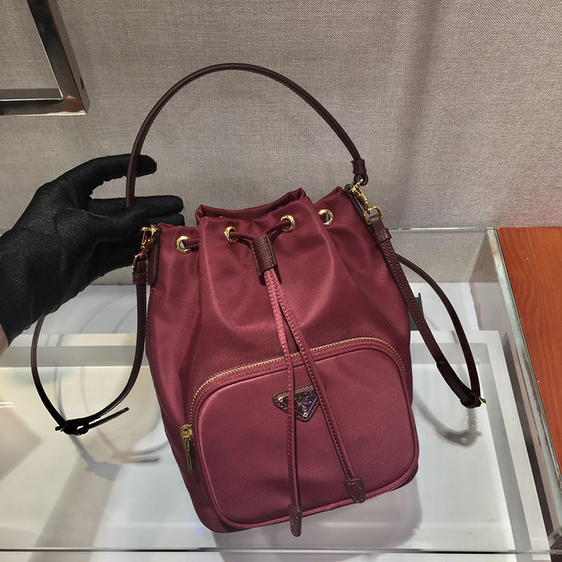 プラダ アウトレット PRADA デュエット Re-Nylon バケットバッグ 1BH038_RV44_F0007_V_UOP ボルドー H品 プラダ 巾着ショルダーバッグ - 画像 (8)