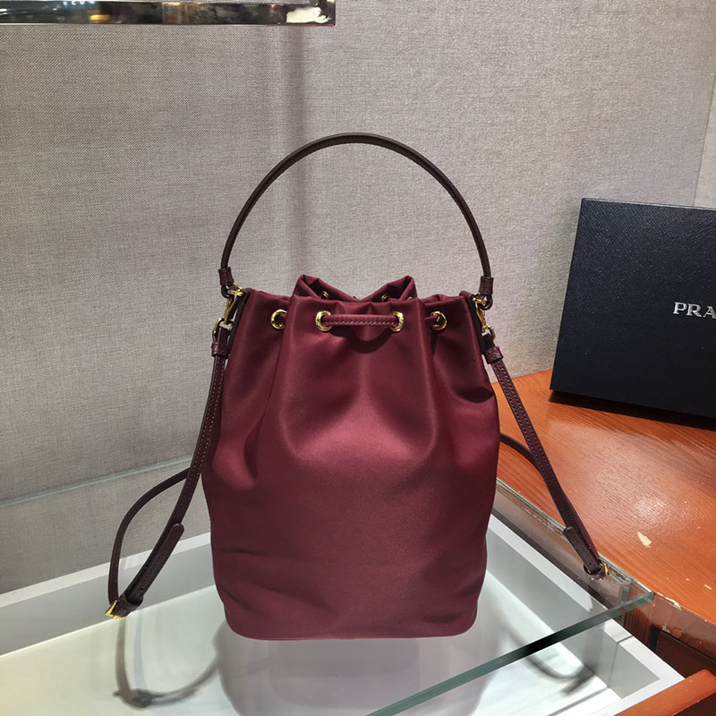 プラダ アウトレット PRADA デュエット Re-Nylon バケットバッグ 1BH038_RV44_F0007_V_UOP ボルドー H品 プラダ 巾着ショルダーバッグ - 画像 (7)