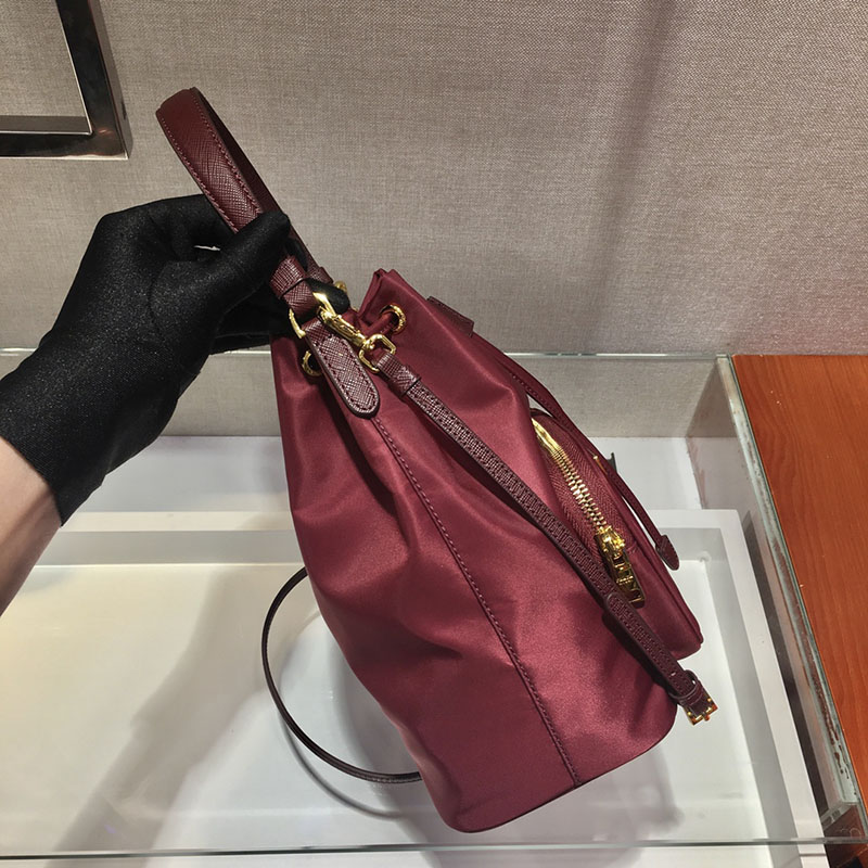 プラダ アウトレット PRADA デュエット Re-Nylon バケットバッグ 1BH038_RV44_F0007_V_UOP ボルドー H品 プラダ 巾着ショルダーバッグ - 画像 (6)