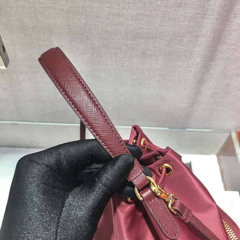 プラダ アウトレット PRADA デュエット Re-Nylon バケットバッグ 1BH038_RV44_F0007_V_UOP ボルドー H品 プラダ 巾着ショルダーバッグ - 画像 (5)