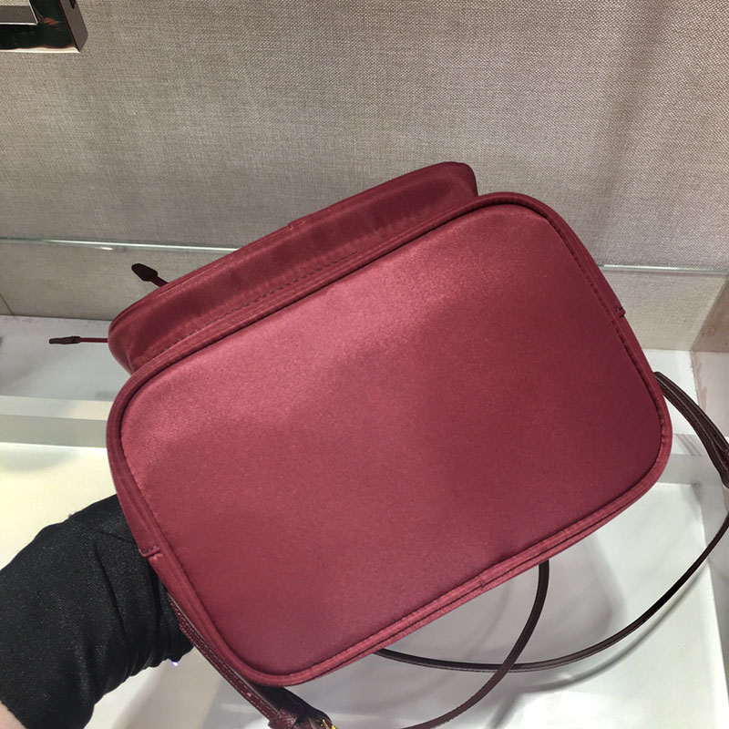 プラダ アウトレット PRADA デュエット Re-Nylon バケットバッグ 1BH038_RV44_F0007_V_UOP ボルドー H品 プラダ 巾着ショルダーバッグ - 画像 (4)