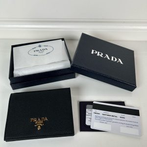 プラダ 財布 アウトレット