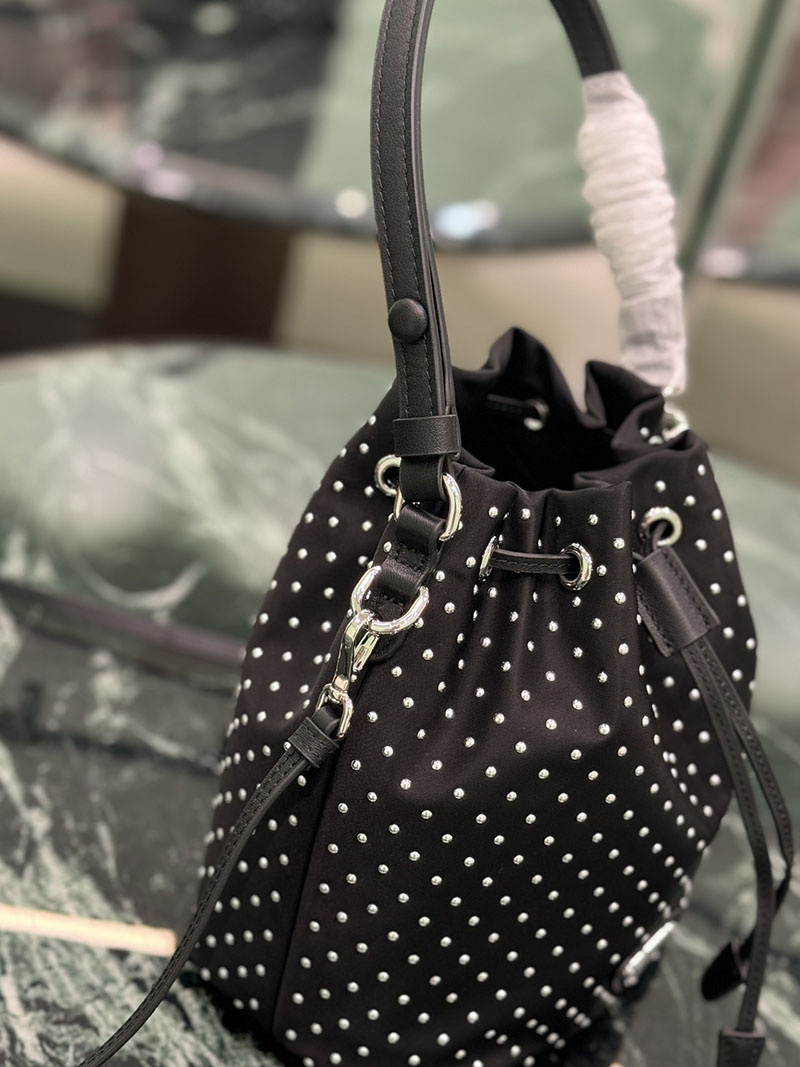 プラダ アウトレット PRADA Re-Edition 1978 Re-Nylon ミニバッグ 1BE067_2HGV_F0002 ブラック H品 プラダ バケットバッグ - 画像 (8)