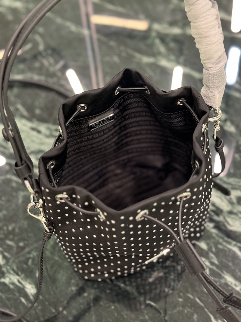 プラダ アウトレット PRADA Re-Edition 1978 Re-Nylon ミニバッグ 1BE067_2HGV_F0002 ブラック H品 プラダ バケットバッグ - 画像 (3)