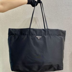 プラダ トートバッグ ナイロン a4