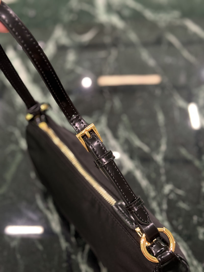 プラダ アウトレット PRADA Re-Edition 2002 ナイロン ショルダーバッグ 1BC201_R789_F0002 ブラック H品 プラダ プラダ 化粧ポーチ 人気 - 画像 (7)