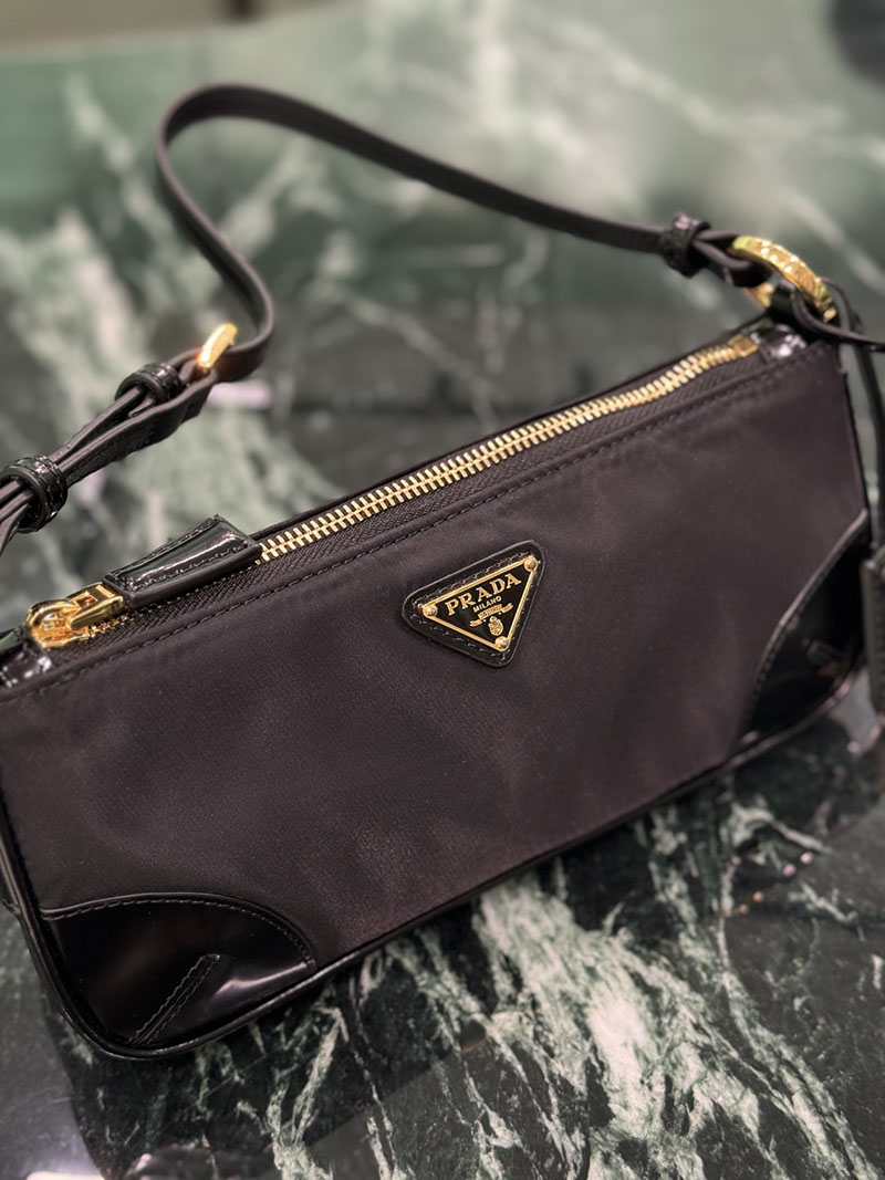 プラダ アウトレット PRADA Re-Edition 2002 ナイロン ショルダーバッグ 1BC201_R789_F0002 ブラック H品 プラダ プラダ 化粧ポーチ 人気 - 画像 (6)