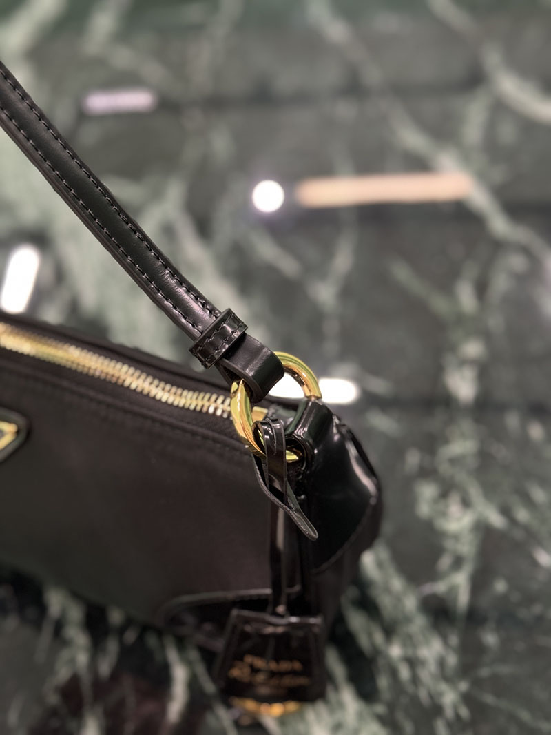プラダ アウトレット PRADA Re-Edition 2002 ナイロン ショルダーバッグ 1BC201_R789_F0002 ブラック H品 プラダ プラダ 化粧ポーチ 人気 - 画像 (5)