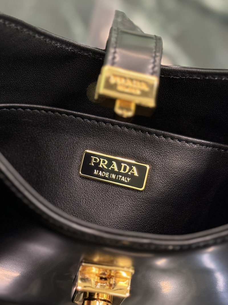 プラダ アウトレット PRADA クレオ クラスプ付 ブラッシュドレザー ショルダーバッグ 1BC169_ZO6_F0632_V_MEO ブラック H品 プラダ ショルダーバッグ 人気 - 画像 (2)