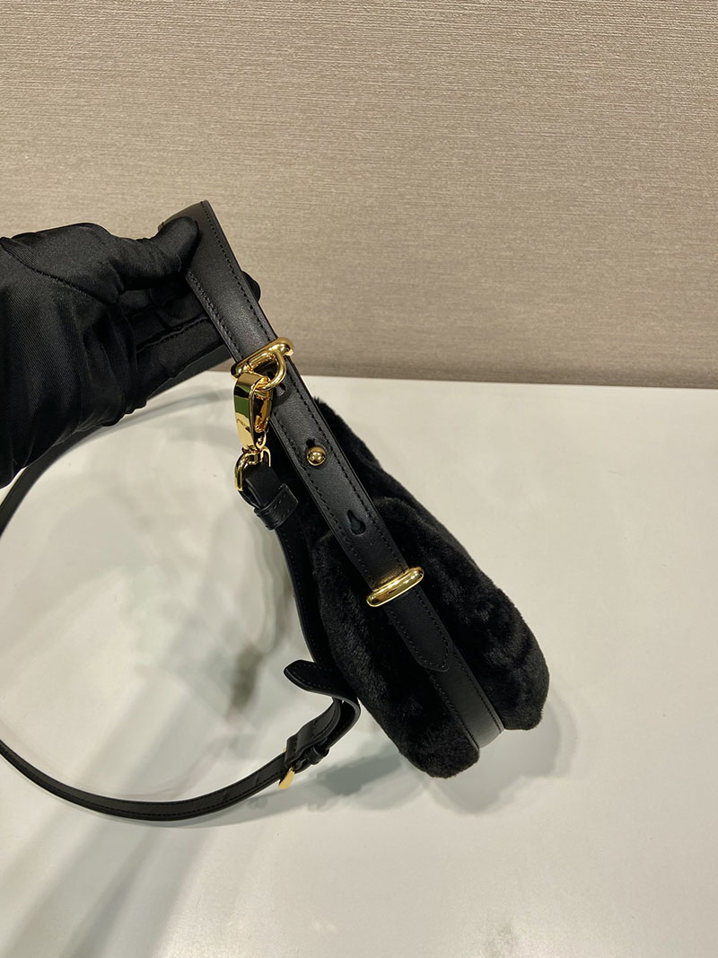 プラダ アウトレット PRADA アーケ シアリングxレザー ショルダーバッグ 1BC194_2EC9_F0002_V_OOO ブラック H品 プラダ ホーボーバッグ - 画像 (5)