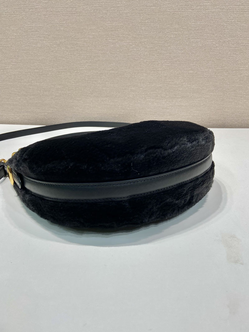 プラダ アウトレット PRADA アーケ シアリングxレザー ショルダーバッグ 1BC194_2EC9_F0002_V_OOO ブラック H品 プラダ ホーボーバッグ - 画像 (4)