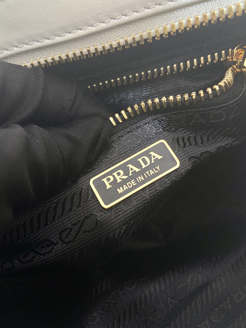 プラダ アウトレット PRADA ボニー スモール ソフトルックスレザー 1BH215_2CYR_F0009_V_OOO ホワイト H品 プラダ ショルダーバッグ 人気 - 画像 (2)