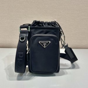 プラダ スマホショルダー 公式