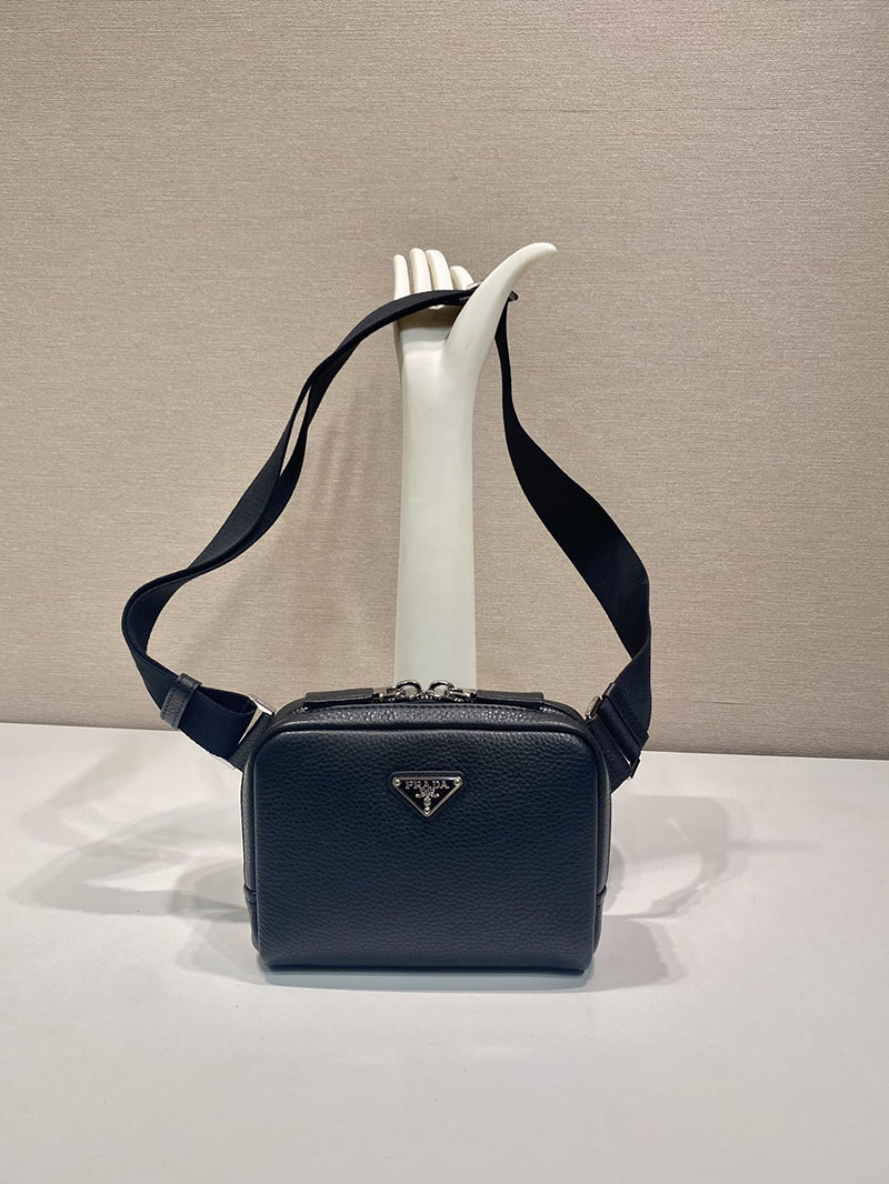 プラダ ショルダーバッグ メンズ