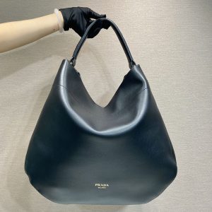プラダ ショルダーバッグ レザー