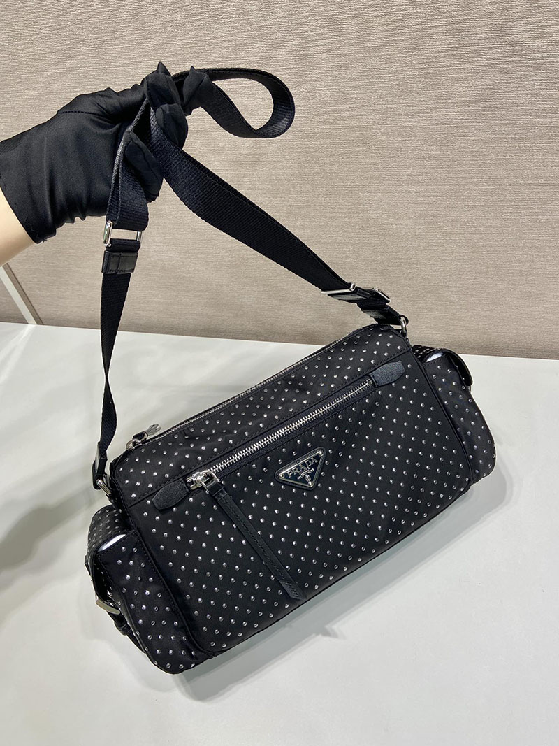 プラダ アウトレット PRADA サイドフラップポケット スタッズ付 Re-Nylon バッグ 1BC236_2HGV_F0002_V_OOO ブラック H品 プラダ ホーボーバッグ - 画像 (8)