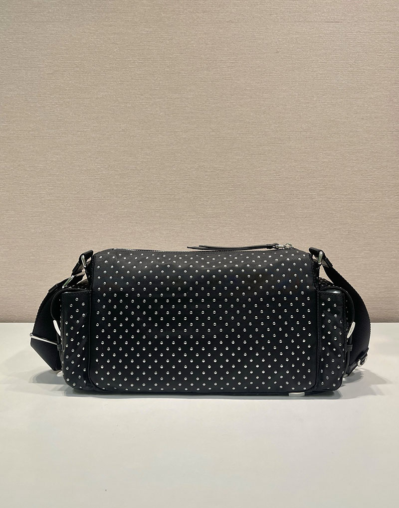 プラダ アウトレット PRADA サイドフラップポケット スタッズ付 Re-Nylon バッグ 1BC236_2HGV_F0002_V_OOO ブラック H品 プラダ ホーボーバッグ - 画像 (6)