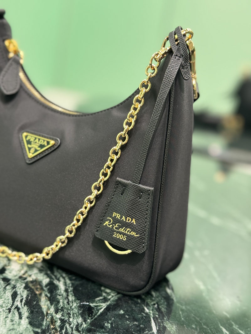 プラダ アウトレット PRADA Re-Edition 2005 Re-Nylon バッグ 1BH204_R064_F0632_V_V9L ブラック H品 プラダ ナイロンバッグ 人気 - 画像 (5)