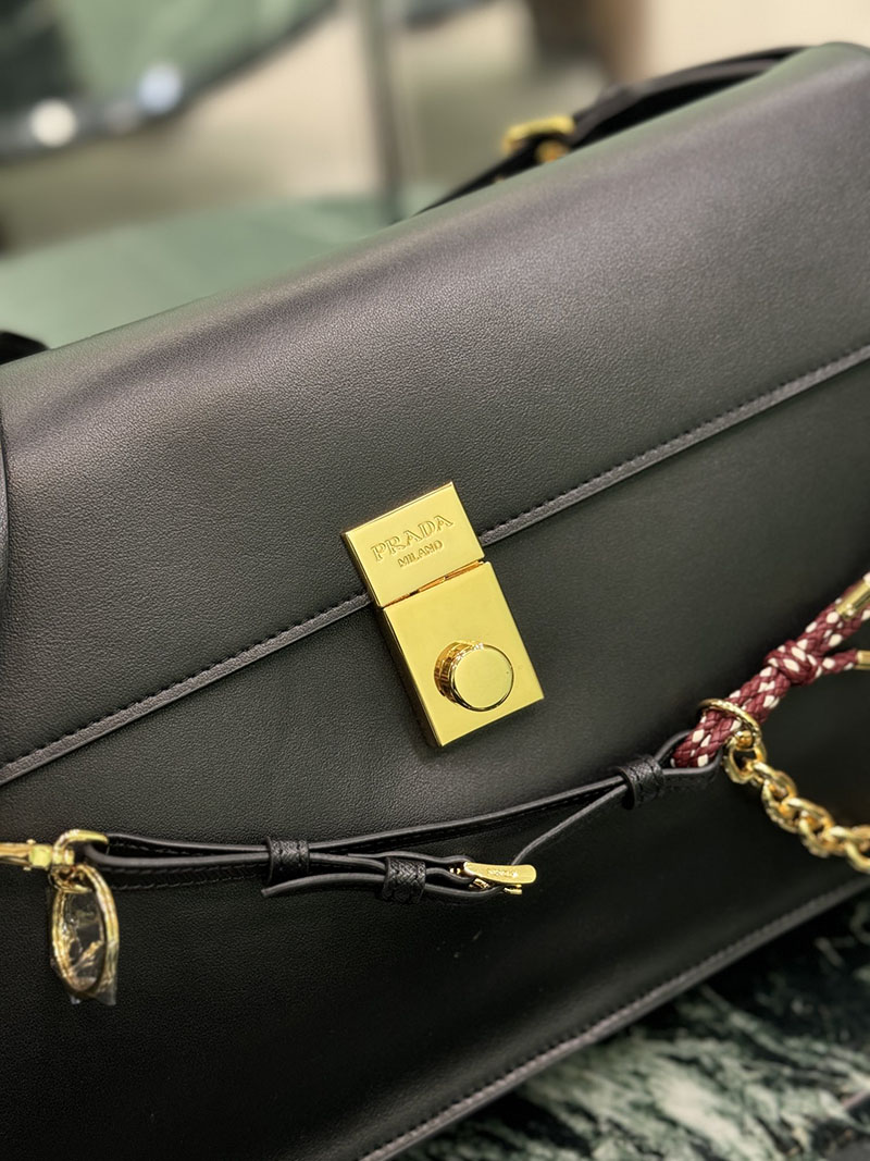 プラダ アウトレット PRADA チャーム付 プラダ ソフトサウンド ラージ 1BD378_2C6A_F0002_V_OO6 ブラック H品 プラダ ショルダーバッグ 人気 - 画像 (6)