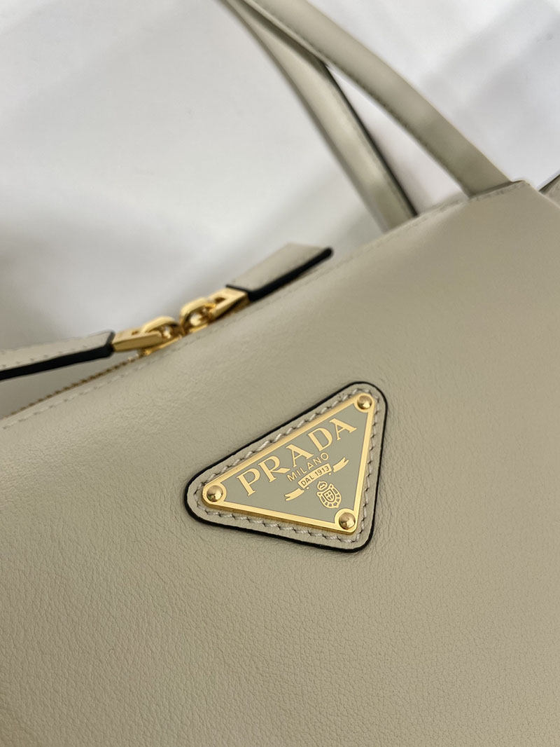 プラダ アウトレット PRADA ダーリン ミディアム レザー ショルダーバッグ 1BA444_2CYS_F0PG7_V_OVX ホワイト H品 プラダ ホーボーバッグ - 画像 (4)